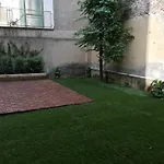 Garden 公寓 *